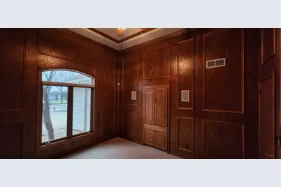 8098 S Meadowcreek Ct, Franklin, WI 53132 - Photo 16