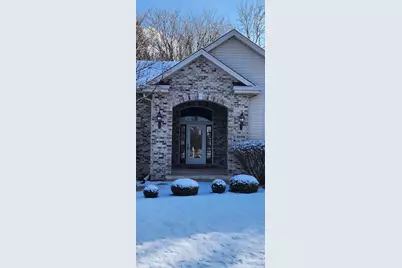 8098 S Meadowcreek Ct, Franklin, WI 53132 - Photo 2