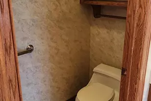 8098 S Meadowcreek Ct, Franklin, WI 53132 - Photo 22