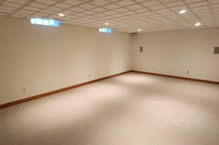 8098 S Meadowcreek Ct, Franklin, WI 53132 - Photo 38