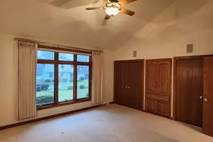 8098 S Meadowcreek Ct, Franklin, WI 53132 - Photo 18