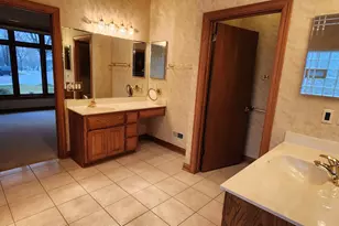 8098 S Meadowcreek Ct, Franklin, WI 53132 - Photo 20