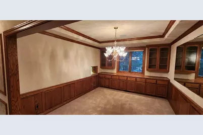 8098 S Meadowcreek Ct, Franklin, WI 53132 - Photo 14