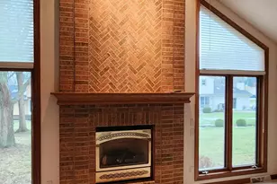 8098 S Meadowcreek Ct, Franklin, WI 53132 - Photo 6