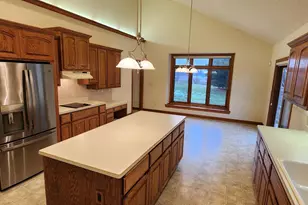 8098 S Meadowcreek Ct, Franklin, WI 53132 - Photo 32