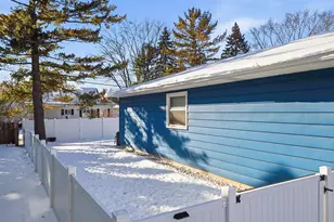 302 Martin St, Fort Atkinson, WI 53538 - Photo 2