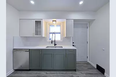 8114 W Congress St, Milwaukee, WI 53218 - Photo 6