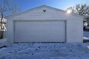 8114 W Congress St, Milwaukee, WI 53218 - Photo 38