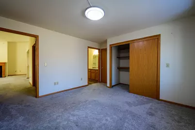 9354 W Loomis Rd #4, Franklin, WI 53132 - Photo 8