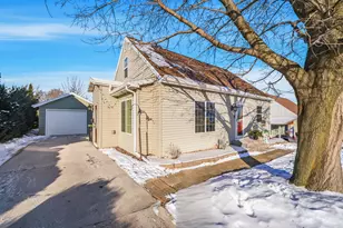 1920 Pleasant Ave, New Holstein, WI 53061 - Photo 2