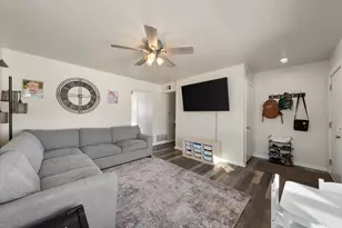 9257 S 94th St, Franklin, WI 53132 - Photo 4