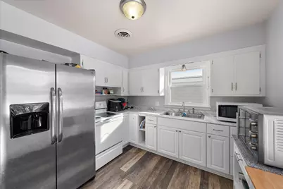 9257 S 94th St, Franklin, WI 53132 - Photo 8