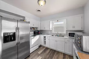 9257 S 94th St, Franklin, WI 53132 - Photo 8