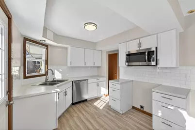 10525 W Custer Ave, Milwaukee, WI 53225 - Photo 12