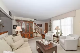 359 Lexington Ct, Pewaukee, WI 53072 - Photo 8