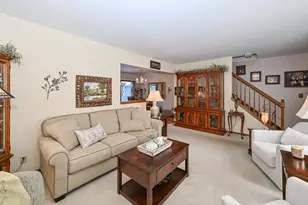 359 Lexington Ct, Pewaukee, WI 53072 - Photo 6