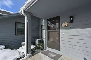 359 Lexington Ct, Pewaukee, WI 53072 - Photo 2