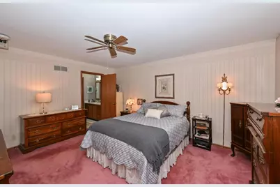 359  Lexington Ct #B, Pewaukee, WI 53072 - Photo 24