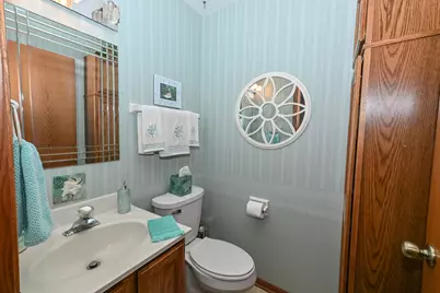 359  Lexington Ct #B, Pewaukee, WI 53072 - Photo 18