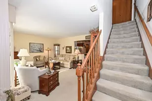 359 Lexington Ct, Pewaukee, WI 53072 - Photo 4