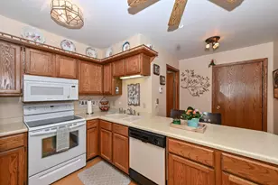 359 Lexington Ct, Pewaukee, WI 53072 - Photo 16