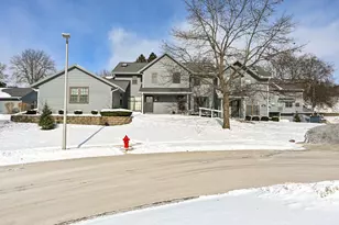 359 Lexington Ct, Pewaukee, WI 53072 - Photo 34