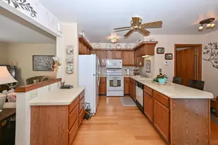 359 Lexington Ct, Pewaukee, WI 53072 - Photo 14