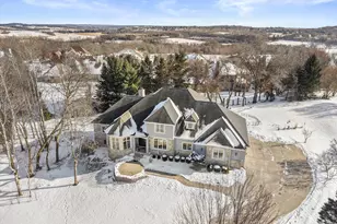 139 Legend Ct, Wales, WI 53183 - Photo 6