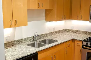 1918 E Lafayette Pl, Milwaukee, WI 53202 - Photo 4