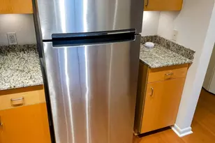 1918 E Lafayette Pl, Milwaukee, WI 53202 - Photo 6