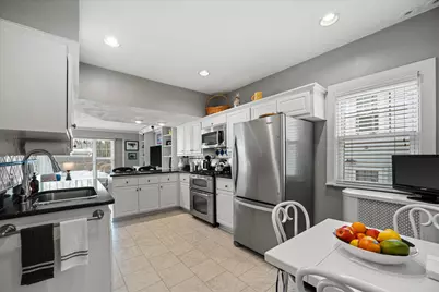 4917 N Bartlett Ave, Whitefish Bay, WI 53217 - Photo 6