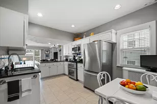 4917 N Bartlett Ave, Whitefish Bay, WI 53217 - Photo 6