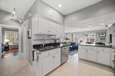 4917 N Bartlett Ave, Whitefish Bay, WI 53217 - Photo 8