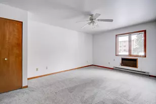 530 N Silverbrook Dr, West Bend, WI 53090 - Photo 10