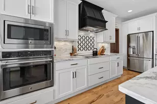 W79N417 Ridgeway Ln, Cedarburg, WI 53012 - Photo 12