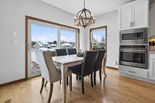 W79N417 Ridgeway Ln, Cedarburg, WI 53012 - Photo 8