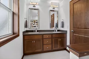 W79N417 Ridgeway Ln, Cedarburg, WI 53012 - Photo 28