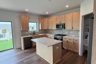 3232 Bergamot Dr, Racine, WI 53406 - Photo 4