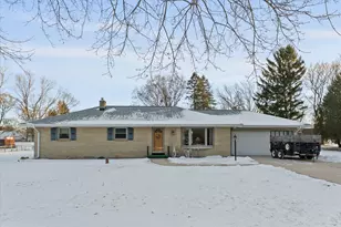 5923 Sunny Ln, Cedarburg, WI 53024 - Photo 1