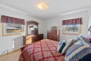 5923 Sunny Ln, Cedarburg, WI 53024 - Photo 18