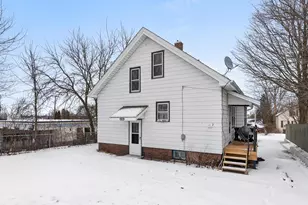 1014 S 20th St, Manitowoc, WI 54220 - Photo 4