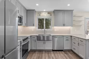 627 N Dries St, Saukville, WI 53080 - Photo 6