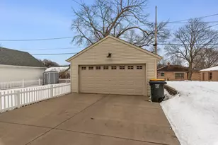 2550 N 96th St, Wauwatosa, WI 53226 - Photo 26