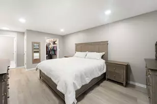 7508 W Mequon Square Dr, Mequon, WI 53092 - Photo 16