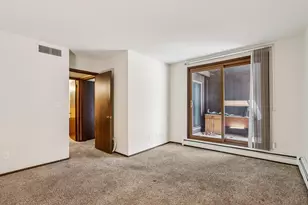 5200 S Tuckaway Blvd, Greenfield, WI 53221 - Photo 24