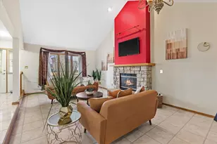 7170 S Countryside Dr, Franklin, WI 53132 - Photo 4