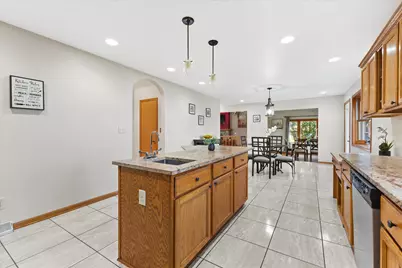 7170 S Countryside Dr, Franklin, WI 53132 - Photo 12