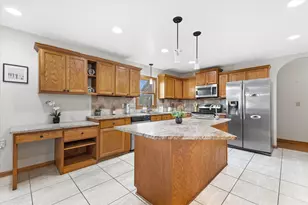 7170 S Countryside Dr, Franklin, WI 53132 - Photo 14