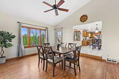 7170 S Countryside Dr, Franklin, WI 53132 - Photo 10