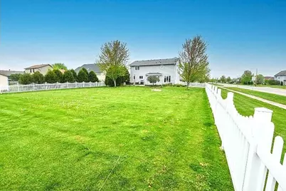 641  Small Farm Rd, Mukwonago, WI 53149 - Photo 2